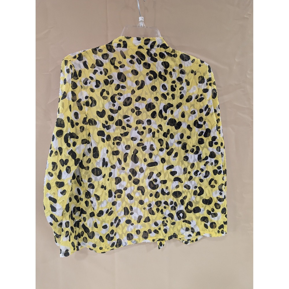 Ruby‎ Rd Petite Women's 10P Yellow Leopard Print Button Front Top Shirt - Picture 3 of 4